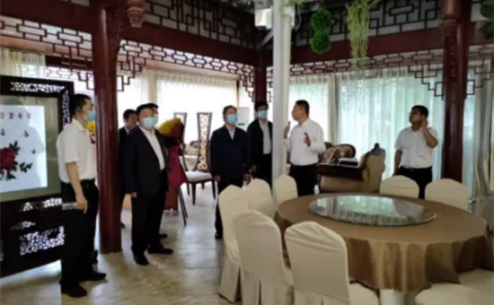 UG环球官网创新公司与陕西省乾县考察团在战旗村开展交流合作会谈