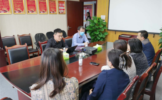 UG环球官网置业公司召开项目推进工作法律咨询会